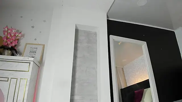 floraginette online show from March 28, 2026, 12:21 am