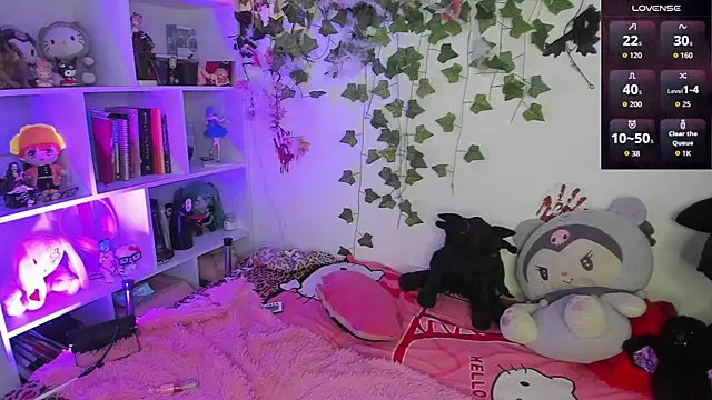 sarahminage  online show from November 18, 2025, 9:08 pm