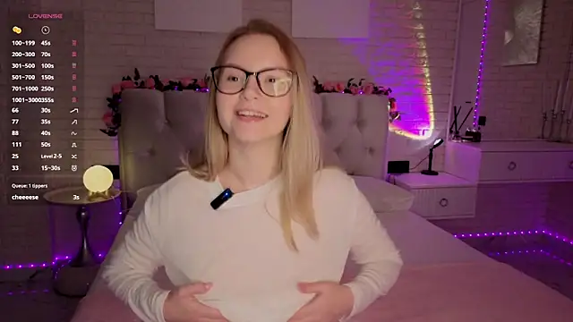 FlowersLover online show from October 14, 2025, 7:47 pm