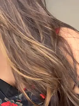 Scarlett 1819 online show from April 12, 2026, 5:18 pm