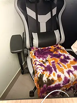 Isha Sax online show from October 19, 2025, 7:09 am