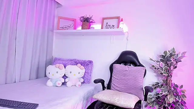 niia7 online show from April 14, 2026, 7:53 pm