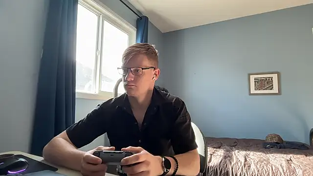 lustylyndon online show from June 14, 2026, 3:25 pm