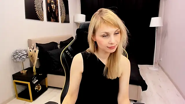 LindaSandy 1 online show from November 12, 2025, 10:48 am