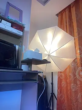 Luu sr online show from September 21, 2025, 2:02 am