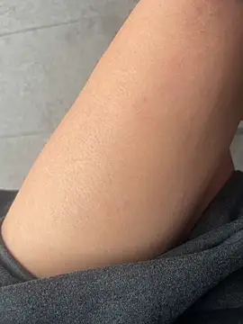 xiaoyuan01 online show from October 15, 2025, 3:17 am