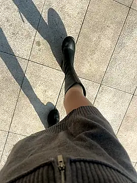 xiaoyuan01 online show from November 15, 2025, 1:14 am