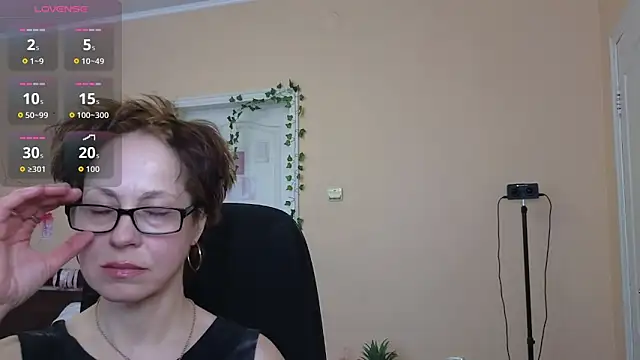 Snapshot of Ronda_Roni chatting on February 6, 2026, 12:19 pm Ronda Roni online show from February 6, 2026, 12:19 pm