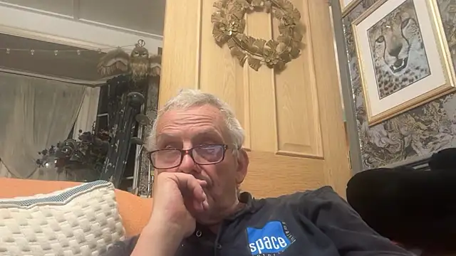 poggles online show from October 28, 2025, 9:39 pm