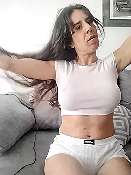 Snapshot of agustinalatina chatting on February 5, 2026, 11:37 am agustinalatina online show from February 5, 2026, 11:37 am