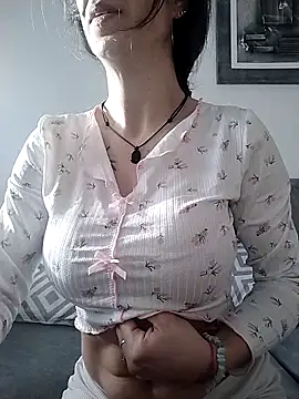 Snapshot of agustinalatina chatting on February 17, 2026, 8:22 am agustinalatina online show from February 17, 2026, 8:22 am