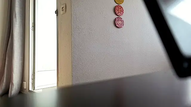 agustinalatina online show from April 13, 2026, 8:09 am