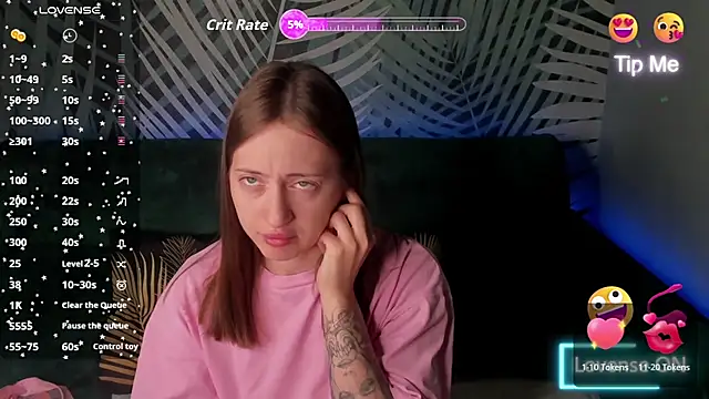 Snapshot of ChristyCrayme chatting on June 19, 2026, 10:02 pm ChristyCrayme online show from June 19, 2026, 10:02 pm