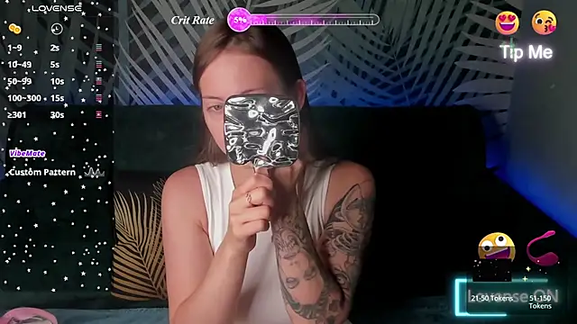 Snapshot of ChristyCrayme chatting on June 25, 2026, 10:14 pm ChristyCrayme online show from June 25, 2026, 10:14 pm