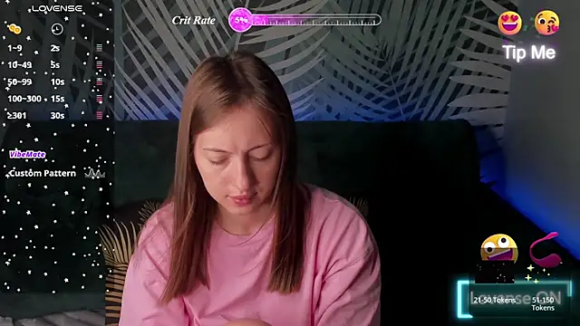 Snapshot of ChristyCrayme chatting on July 2, 2026, 10:05 pm ChristyCrayme online show from July 2, 2026, 10:05 pm