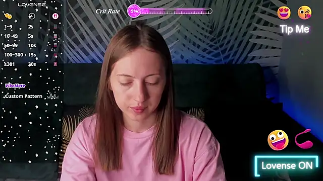 Snapshot of ChristyCrayme chatting on July 4, 2026, 9:54 pm ChristyCrayme online show from July 4, 2026, 9:54 pm