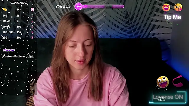 Snapshot of ChristyCrayme chatting on July 14, 2026, 10:04 pm ChristyCrayme online show from July 14, 2026, 10:04 pm