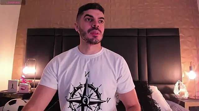 AxelThompson  online show from November 6, 2025, 11:44 am