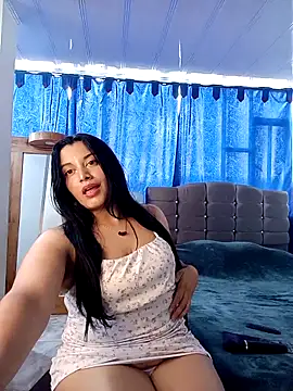 Little-rose online show from May 1, 2026, 7:40 pm