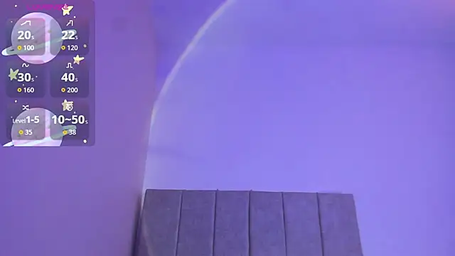 liiamluna  online show from October 7, 2025, 9:39 am