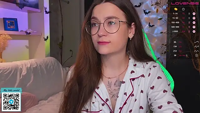 mia here online show from October 28, 2025, 12:09 pm