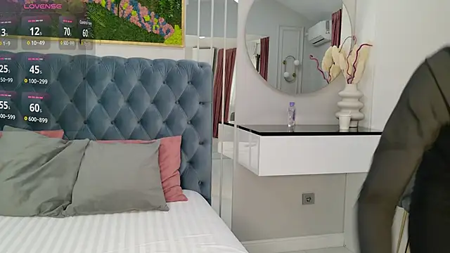 Snapshot of SiennaPierce chatting on May 13, 2026, 11:18 am SiennaPierce online show from May 13, 2026, 11:18 am