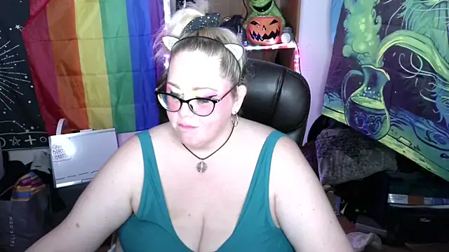 Snapshot of Kinky_Witch chatting on June 10, 2026, 12:22 am Kinky Witch online show from June 10, 2026, 12:22 am