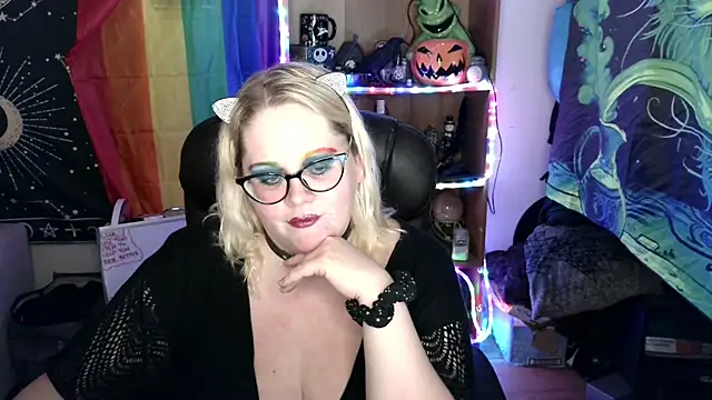Snapshot of Kinky_Witch chatting on June 14, 2026, 10:12 pm Kinky Witch online show from June 14, 2026, 10:12 pm