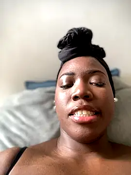 Alexia 24 online show from November 23, 2025, 4:51 pm