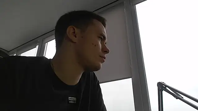 Snapshot of FreddyBredi chatting on November 9, 2025, 8:23 am FreddyBredi online show from November 9, 2025, 8:23 am