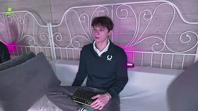 AnthonyHall online show from November 8, 2025, 4:23 am