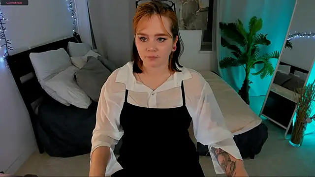 lunaalli online show from October 14, 2025, 3:57 pm