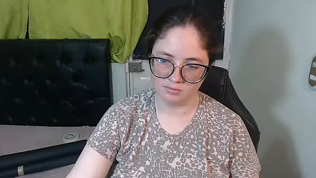 Snapshot of KrystalAdams chatting on April 18, 2026, 8:20 pm KrystalAdams online show from April 18, 2026, 8:20 pm