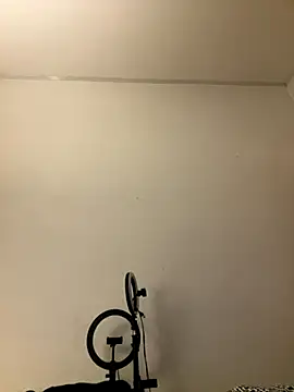 Ninazhang online show from November 30, 2025, 1:42 am