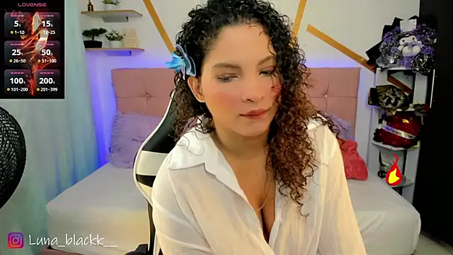 Snapshot of Luna_blackk chatting on May 3, 2026, 9:10 pm Luna blackk online show from May 3, 2026, 9:10 pm