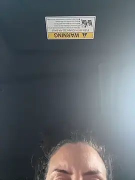 sweetsirenn online show from March 19, 2026, 1:37 pm