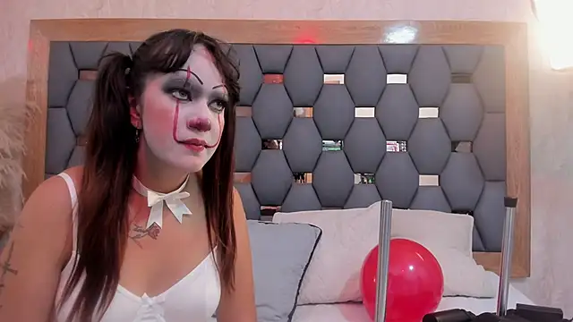 juliette pretty  online show from October 17, 2025, 9:06 pm