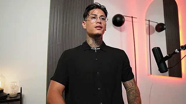 AxelVilla  online show from September 23, 2025, 8:45 pm