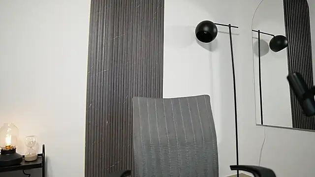 AxelVilla  online show from September 24, 2025, 8:01 pm