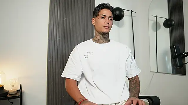 AxelVilla  online show from September 30, 2025, 8:14 pm