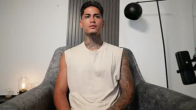 AxelVilla  online show from October 16, 2025, 8:54 pm