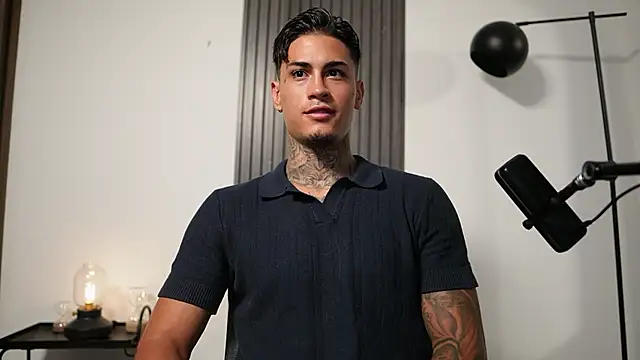 AxelVilla  online show from October 22, 2025, 9:36 pm