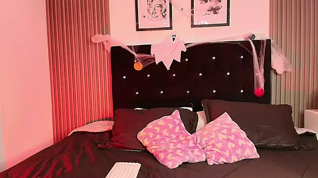 ashlycarteer online show from October 27, 2025, 6:56 pm