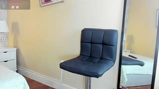 isabella milf  online show from September 25, 2025, 7:06 pm