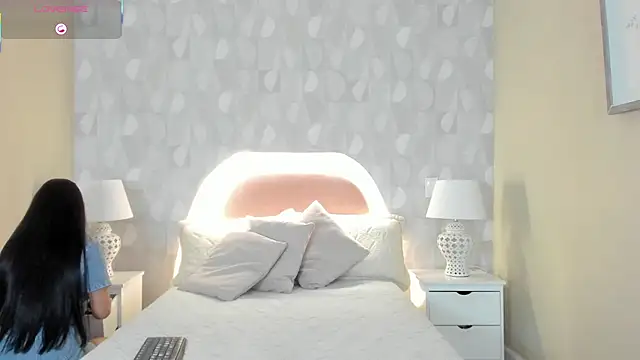 isabella milf  online show from November 1, 2025, 7:05 pm