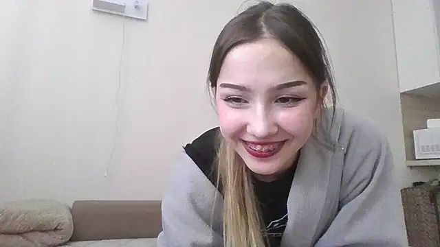 Snapshot of sillybloom chatting on October 5, 2025, 5:39 am sillybloom online show from October 5, 2025, 5:39 am