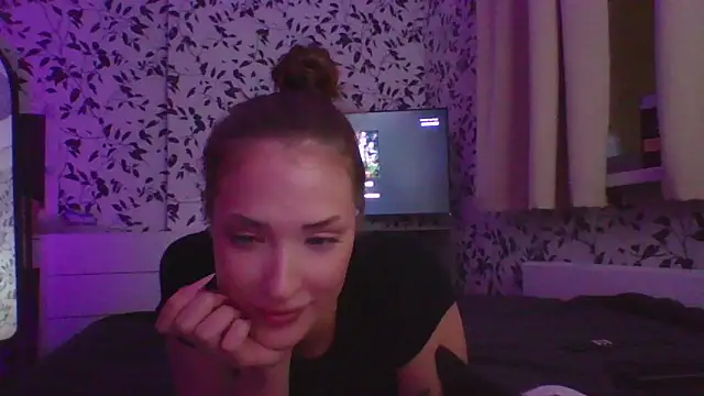 SPICY KIM online show from November 11, 2025, 2:17 pm