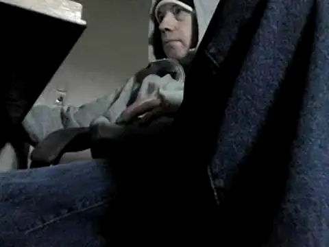 Snapshot of skateboy78 chatting on December 14, 2024, 12:12 pm skateboy78 online show from December 14, 2024, 12:12 pm