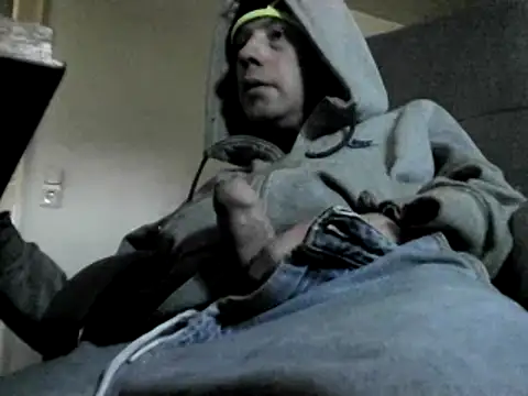 Snapshot of skateboy78 chatting on January 19, 2025, 2:49 pm skateboy78 online show from January 19, 2025, 2:49 pm