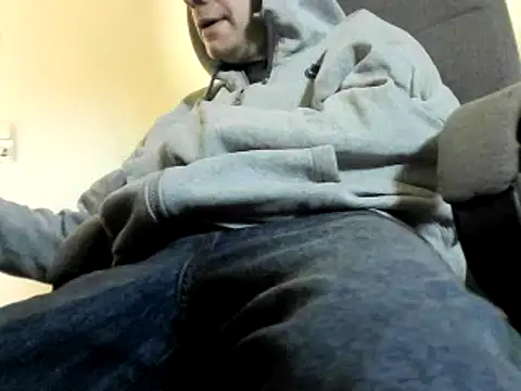 Snapshot of skateboy78 chatting on February 4, 2025, 11:49 am skateboy78 online show from February 4, 2025, 11:49 am